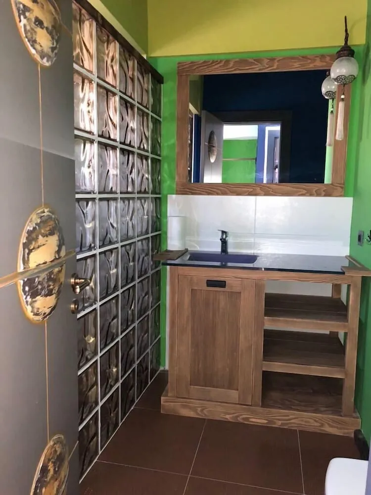 Luxury Üç Kişilik Oda, Bahçe Manzaralı