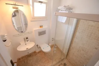 Moshinos Otel