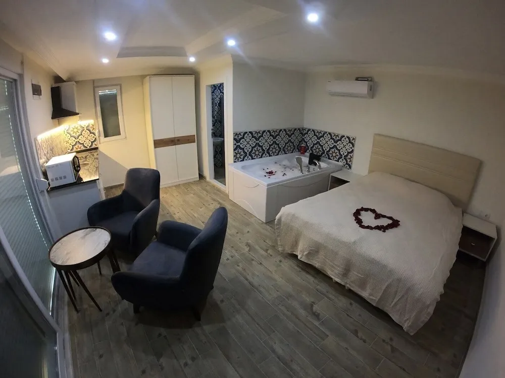 Romantic Tek Büyük Yataklı Oda