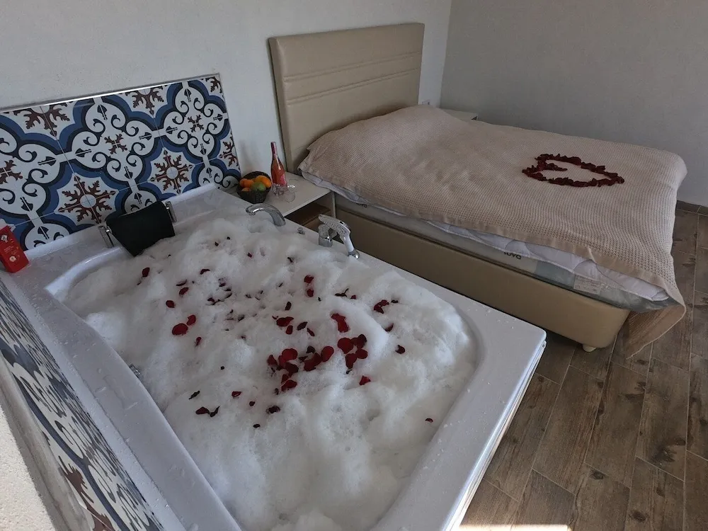 Romantic Tek Büyük Yataklı Oda
