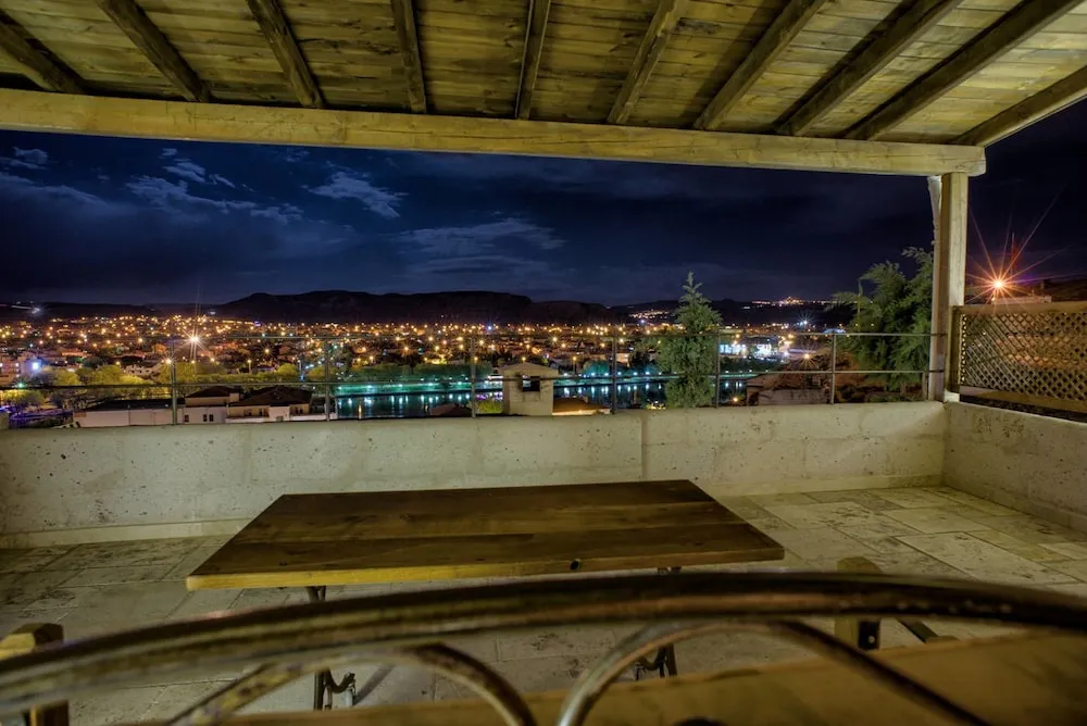 Honeymoon Süit, Nehir Manzaralı