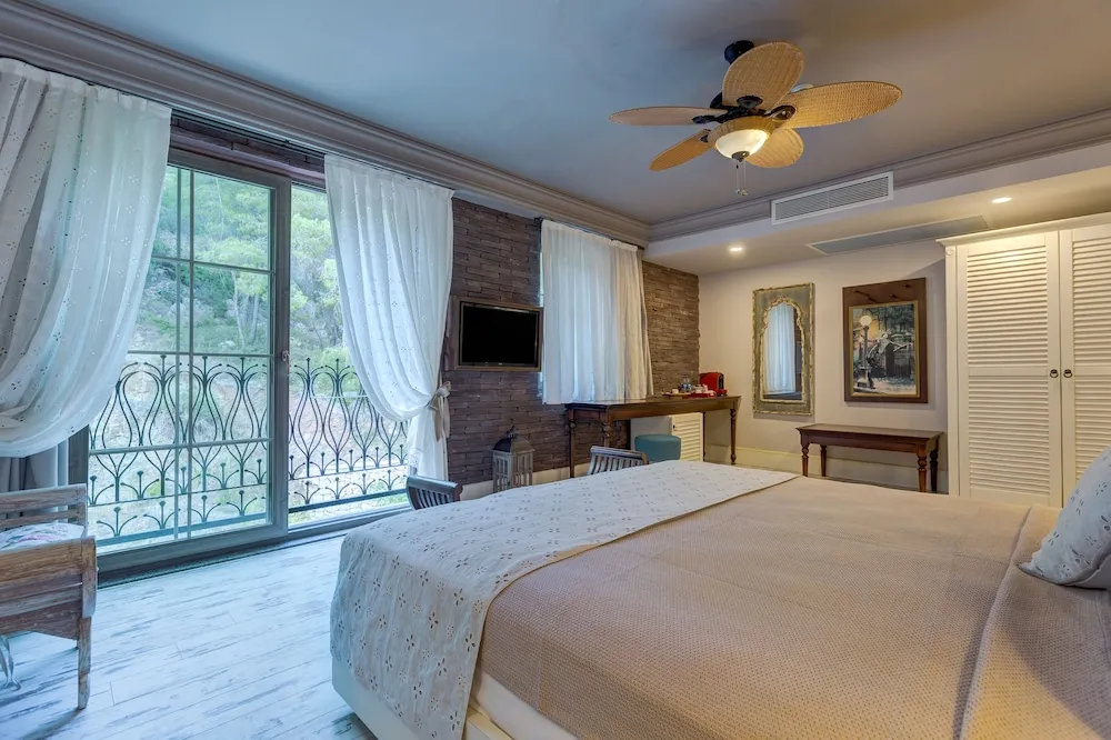 Deluxe Tek Büyük Yataklı Oda, Küvet, Dağ Manzaralı
