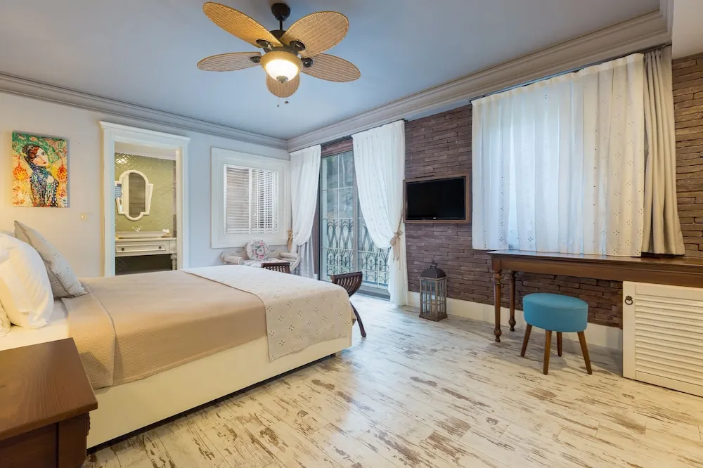 Deluxe Tek Büyük Yataklı Oda, Küvet, Dağ Manzaralı