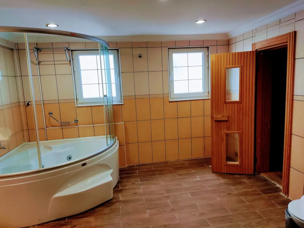 Grand Süit, Sauna, Göl Manzaralı