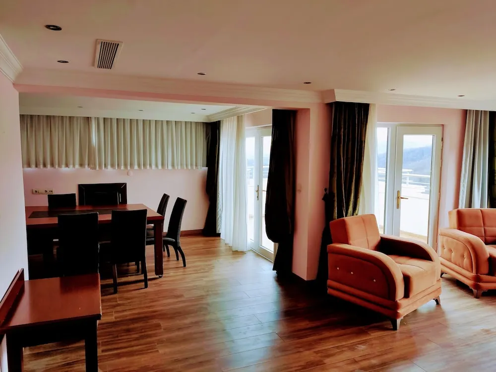 Grand Süit, Sauna, Göl Manzaralı