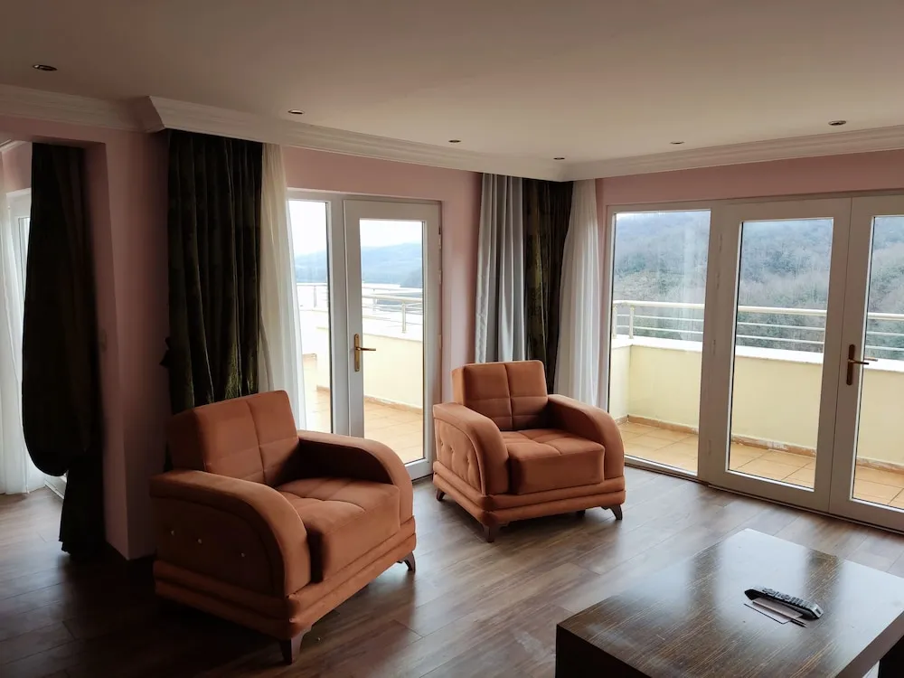 Grand Süit, Sauna, Göl Manzaralı