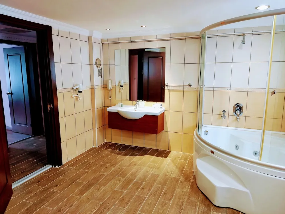 Grand Süit, Sauna, Göl Manzaralı