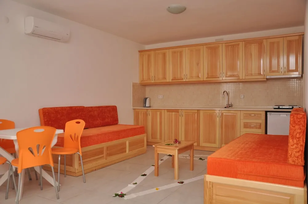 Family Tek Büyük veya İki Ayrı Yataklı Oda, Havuz Manzaralı