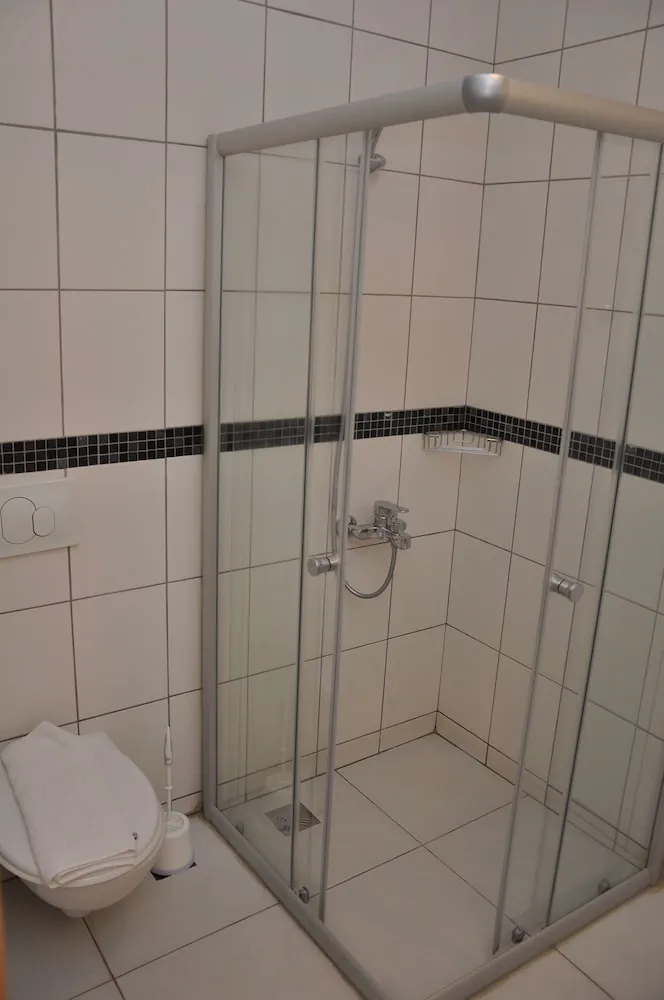 Family Tek Büyük veya İki Ayrı Yataklı Oda, Havuz Manzaralı