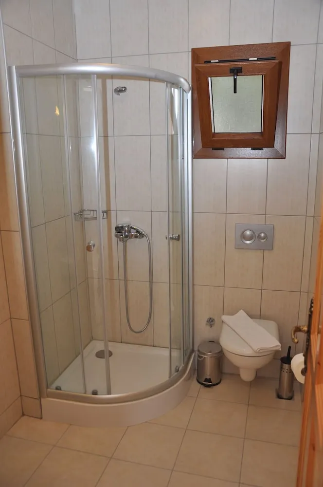 Family Tek Büyük veya İki Ayrı Yataklı Oda, Havuz Manzaralı