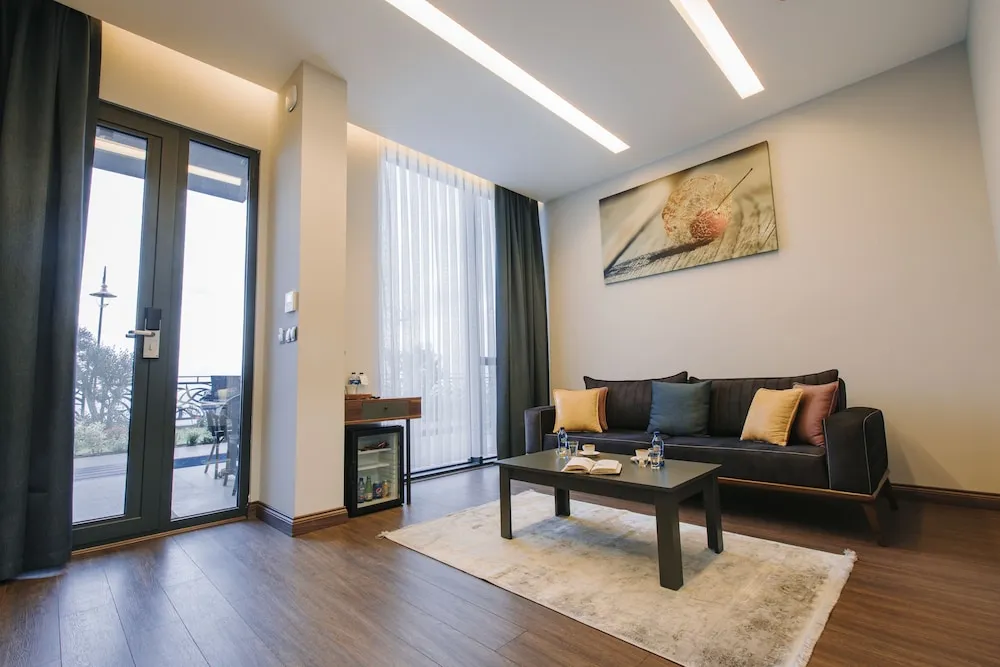Premium Suite with Garden and Terrace