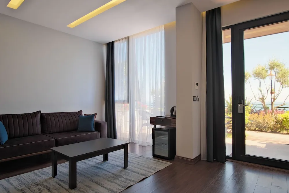 Premium Suite with Garden and Terrace