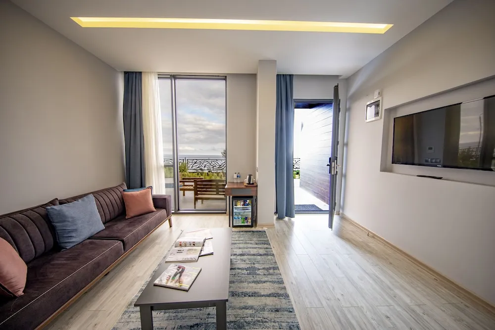Premium Suite with Garden and Terrace