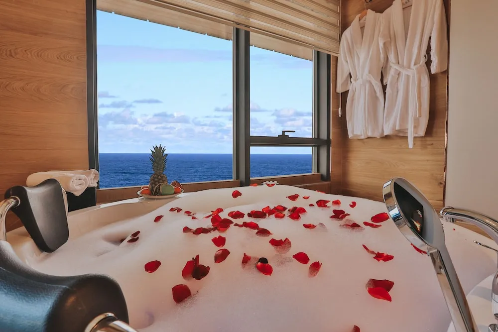 Suvva Suite with Jacuzzi and Sea View