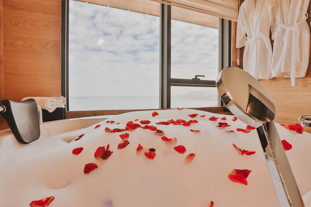 Suvva Suite with Jacuzzi and Sea View