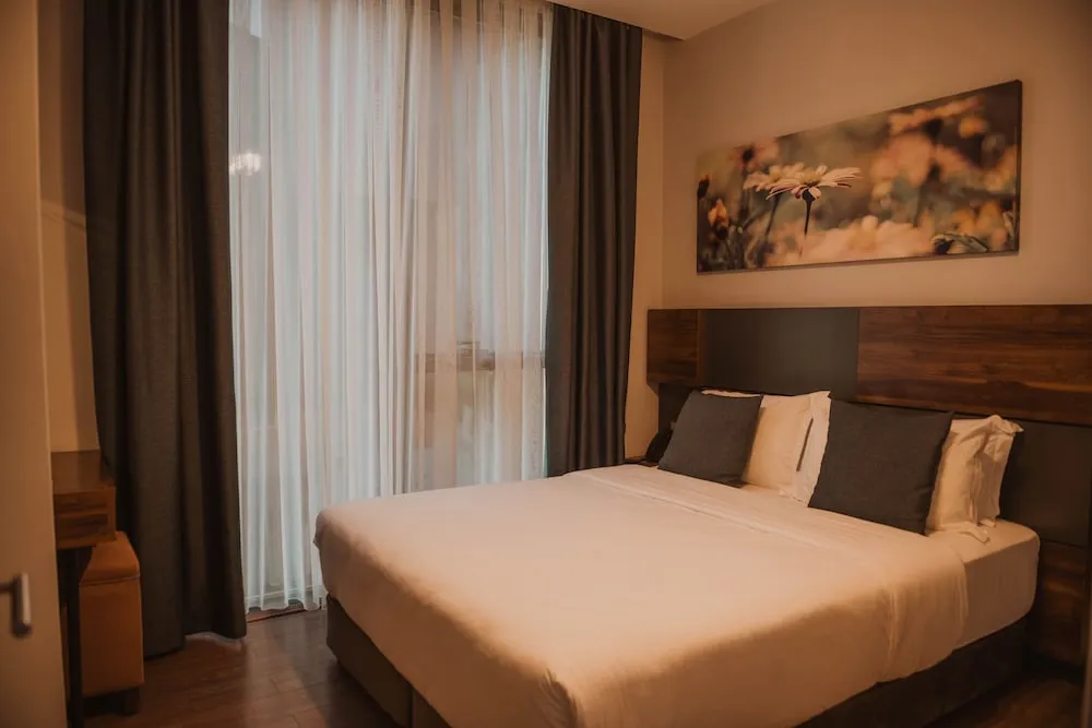 Black Sea Suite with Jacuzzi and Sea View