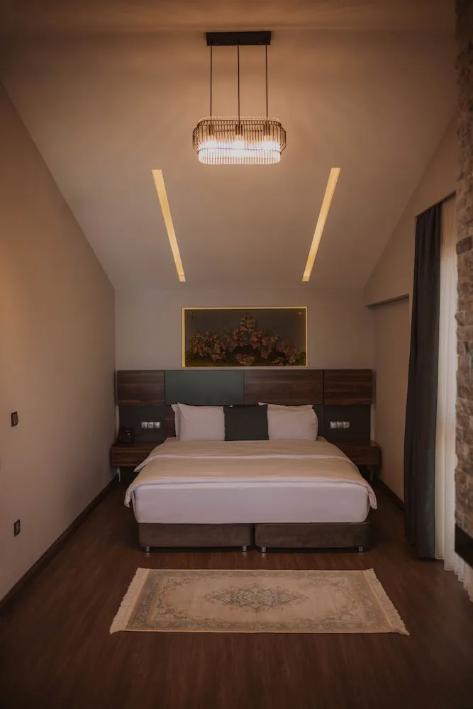 Peerless Suite with Jacuzzi and fireplace