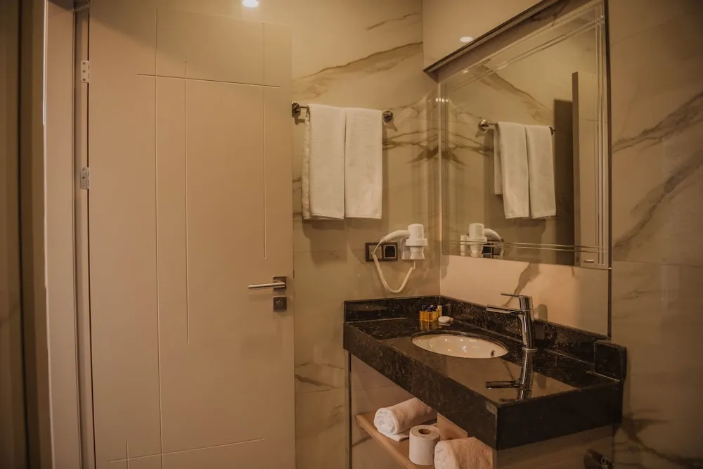 Peerless Suite with Jacuzzi and fireplace