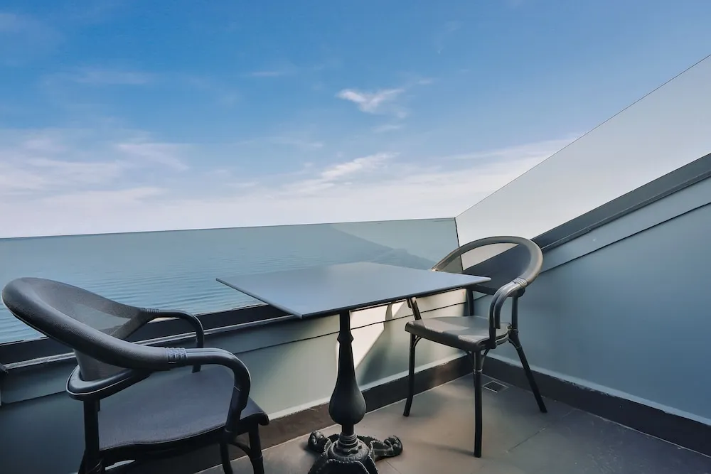 Roof Suite with Jacuzzi and Sea View