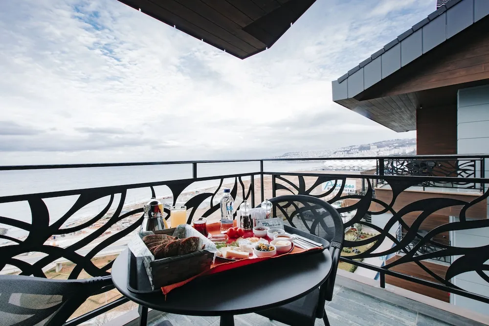 Deluxe Suite with Balcony and Sea view