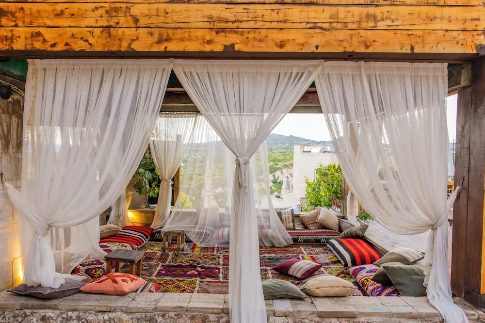 Traditional Üç Kişilik Oda