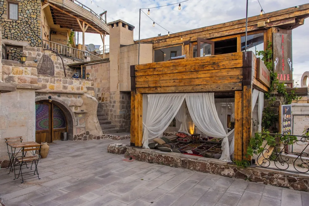 Traditional Üç Kişilik Oda