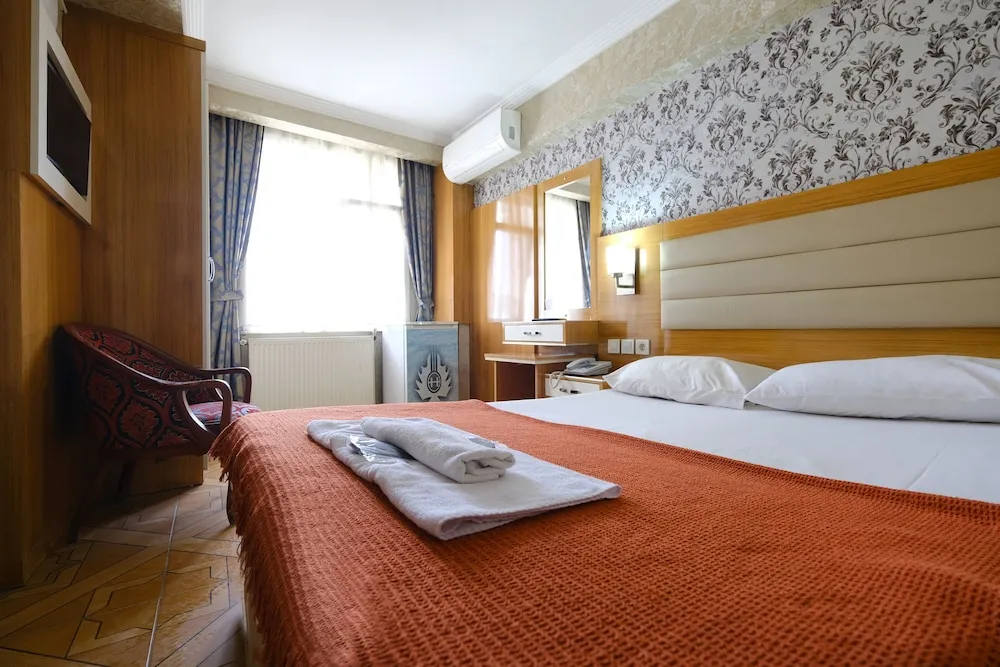 Tek Büyük veya İki Ayrı Yataklı Oda