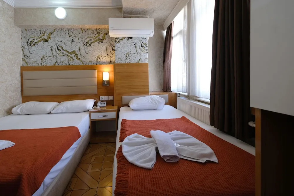 Tek Büyük veya İki Ayrı Yataklı Oda