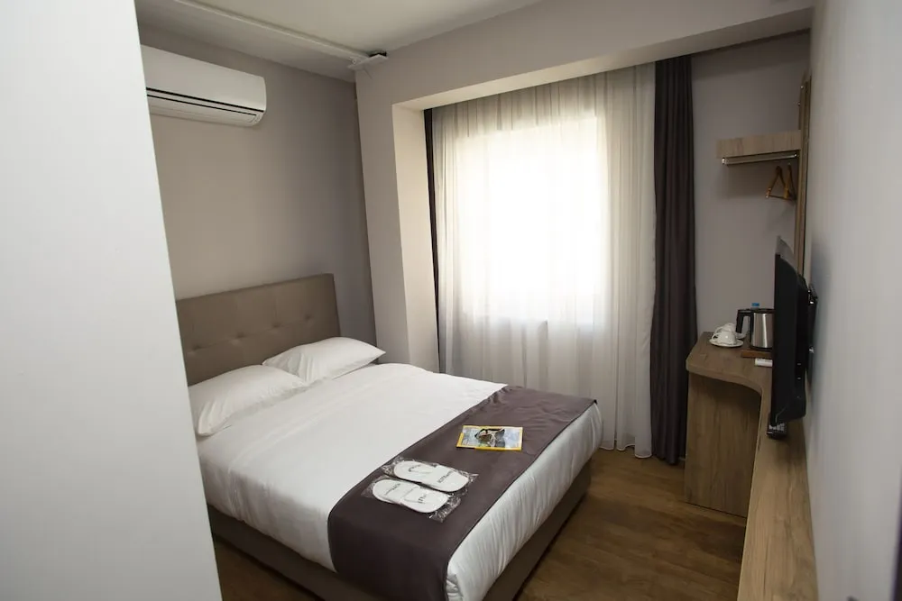 Standard Tek Büyük Yataklı Oda