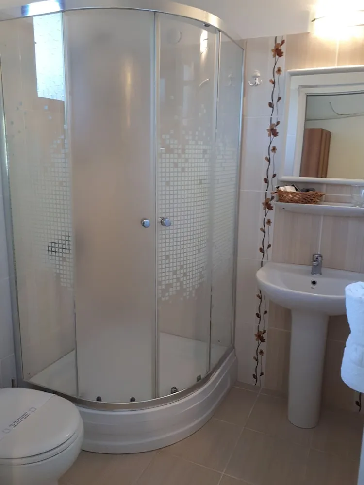 Family Üç Kişilik Oda, Bahçe Manzaralı