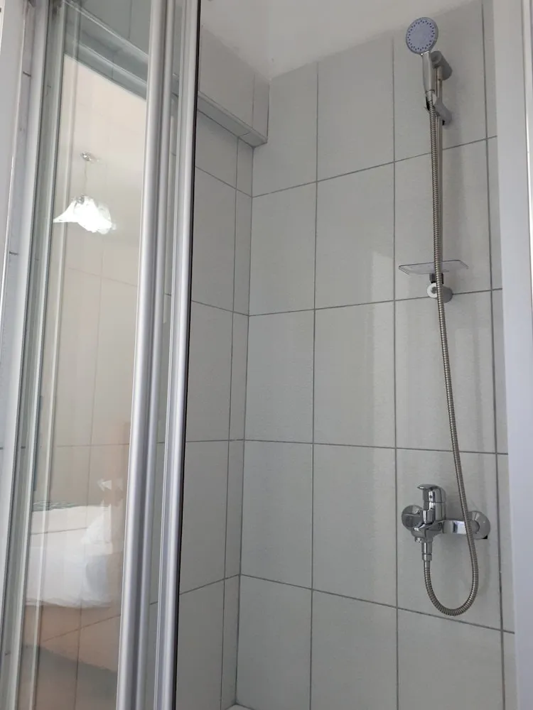 Tek Büyük veya İki Ayrı Yataklı Oda, 1 Yatak Odası