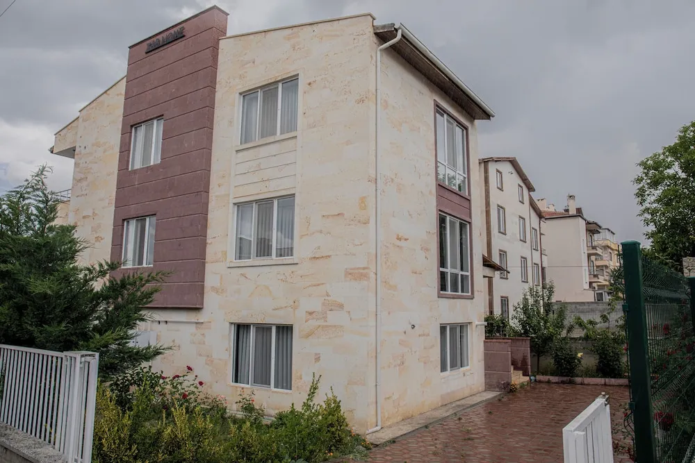 Konaklama yerinin ön cephesi
