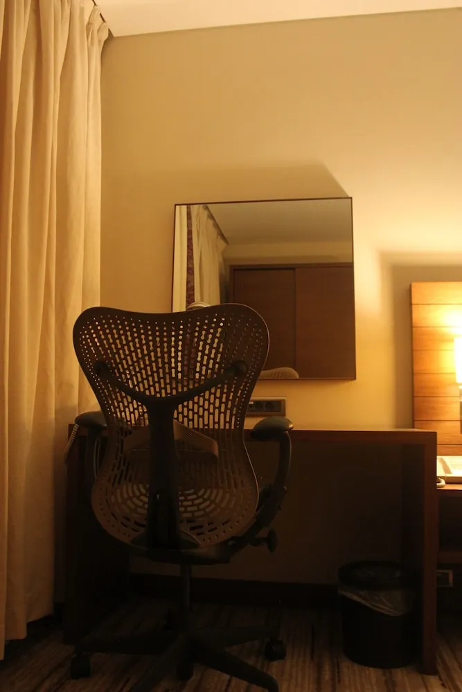 Queen Accesible Room