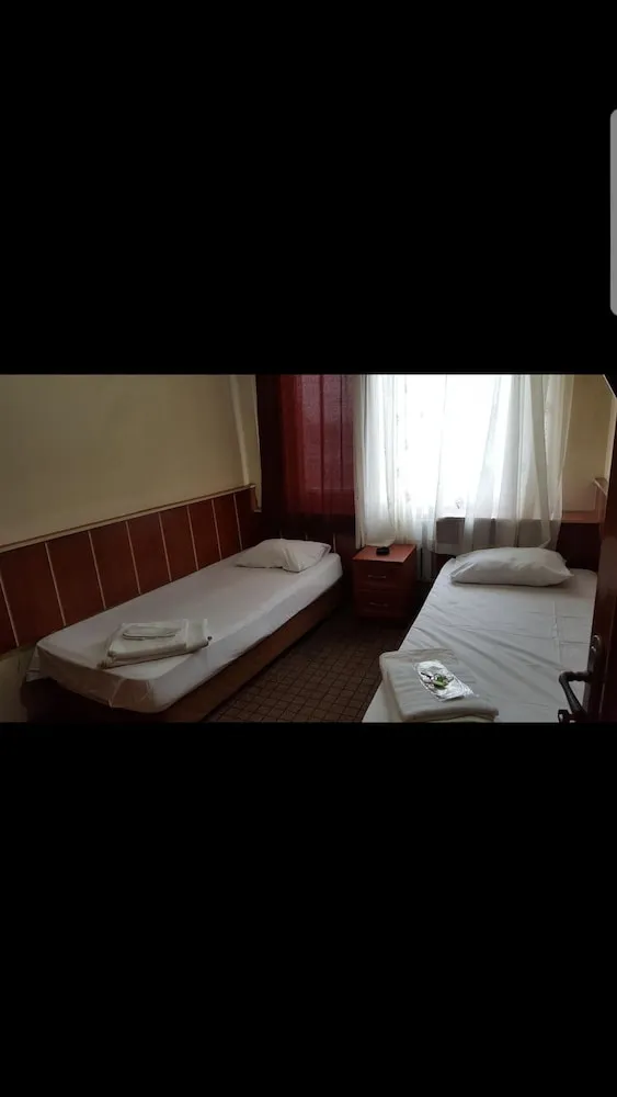 Oda, 2 Tek Kişilik Yatak