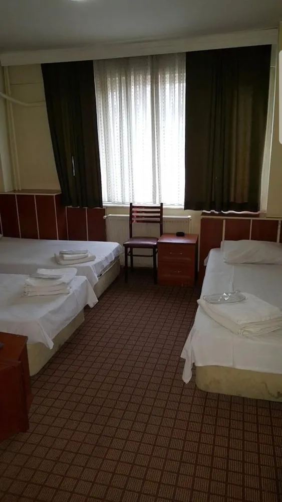 Economy Üç Kişilik Oda, Şehir Manzaralı
