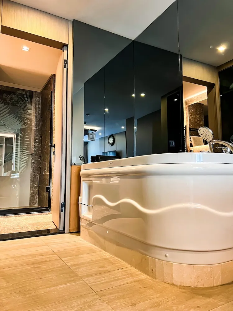 Deluxe Tek Büyük Yataklı Oda, Sıcak Su Küveti, Ek Bina