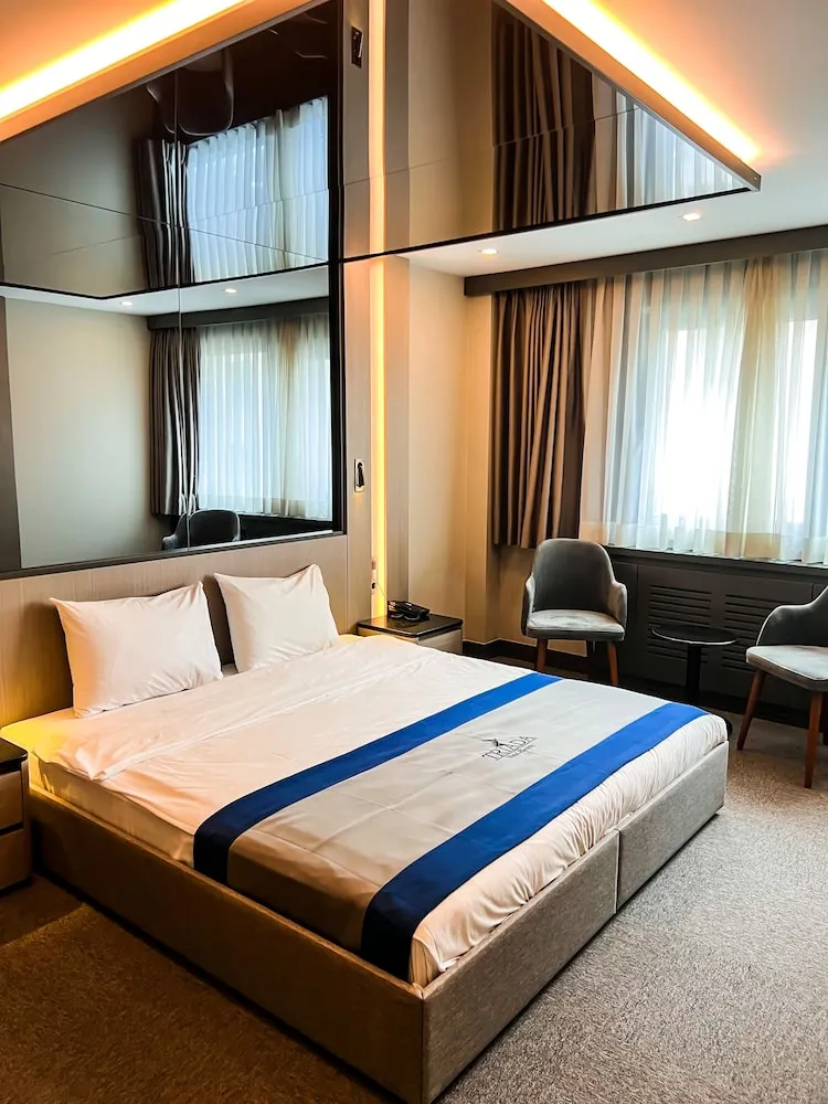Deluxe Tek Büyük Yataklı Oda, Sıcak Su Küveti, Ek Bina