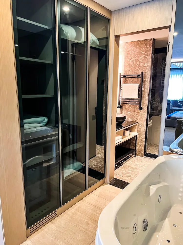 Deluxe Tek Büyük Yataklı Oda, Sıcak Su Küveti, Ek Bina