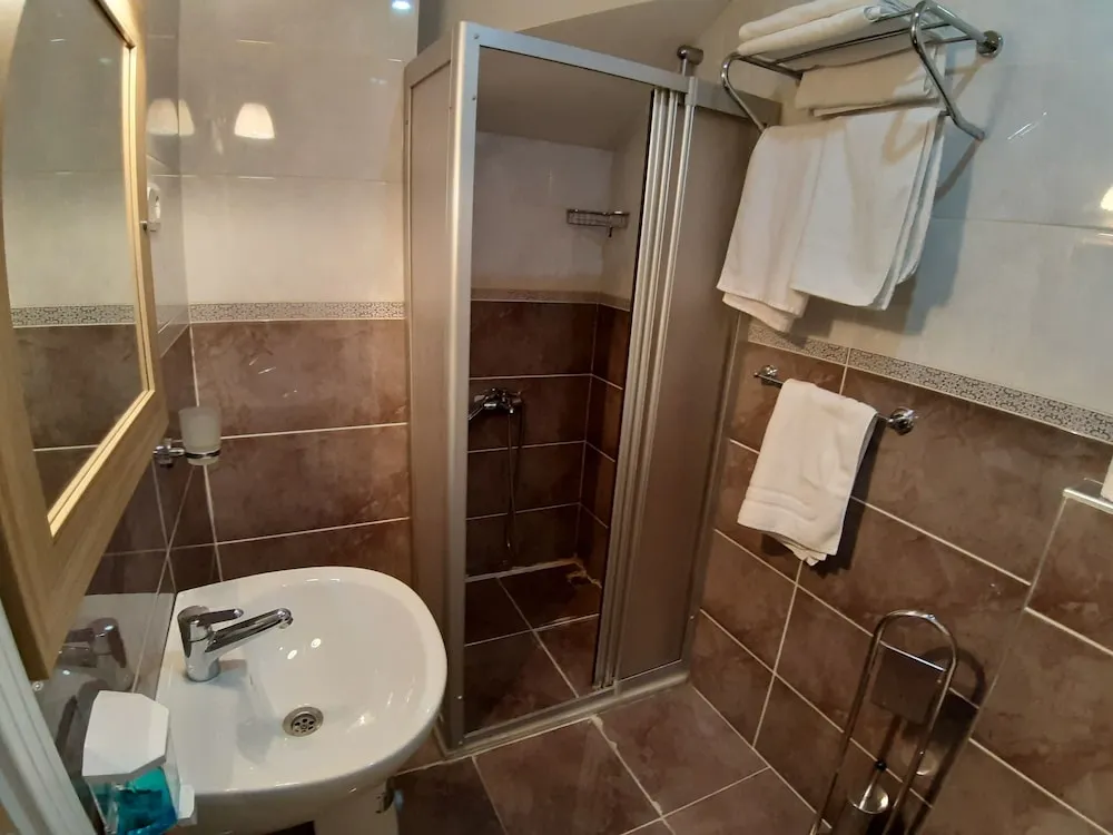 Standard Tek Büyük Yataklı Oda