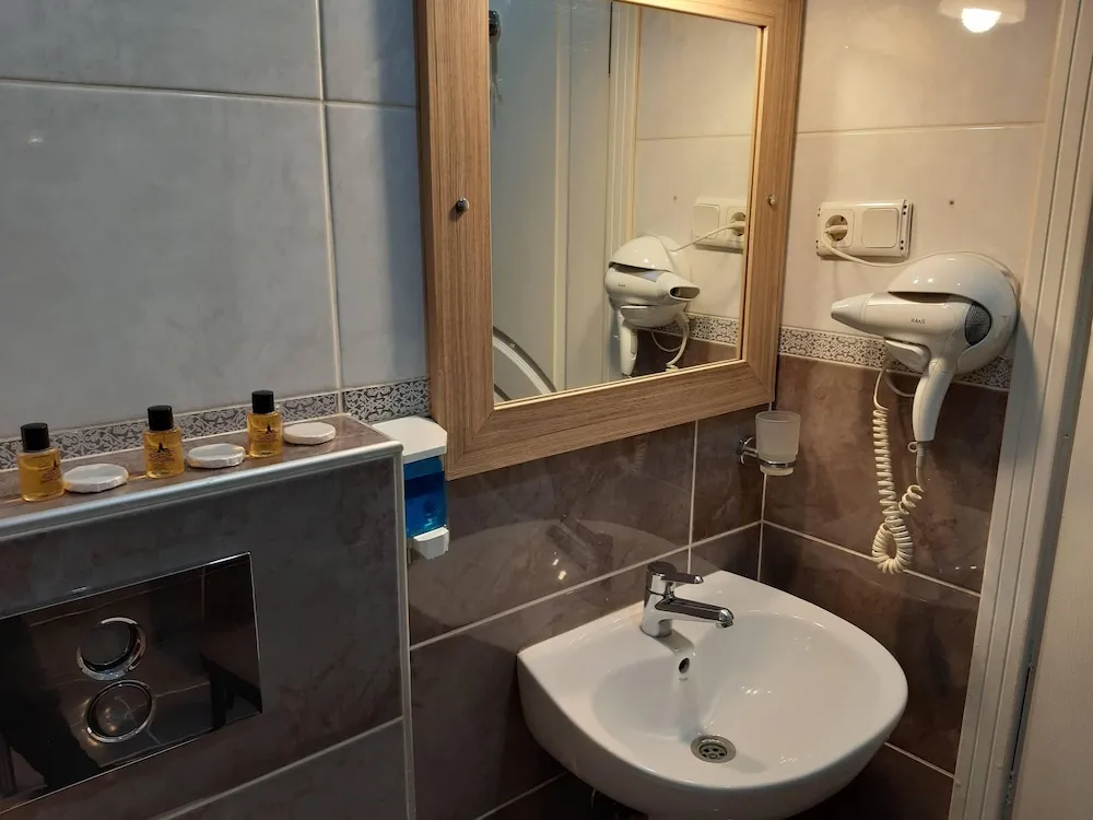 Standard Tek Büyük Yataklı Oda