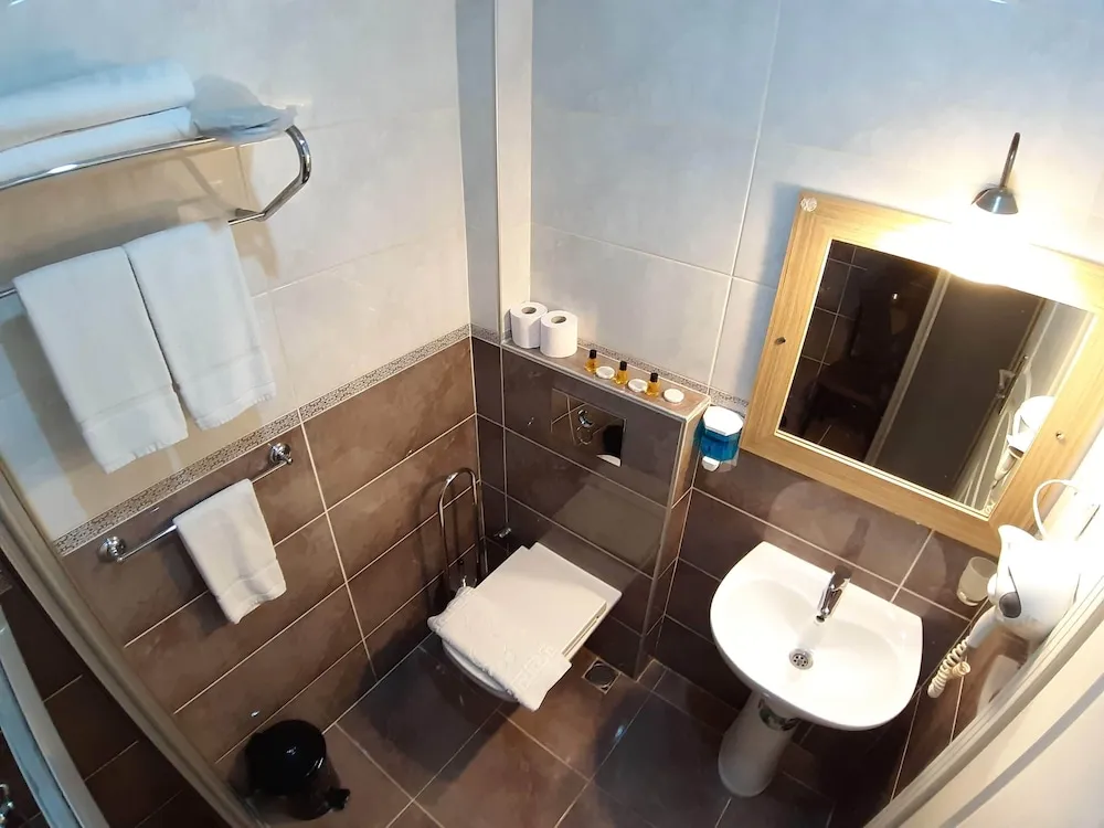 Standard Tek Büyük Yataklı Oda