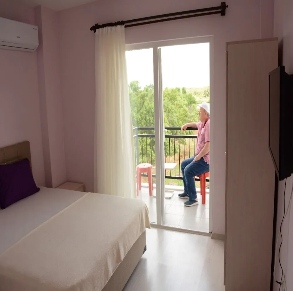 Deluxe Tek Büyük veya İki Ayrı Yataklı Oda, Bahçe Manzaralı