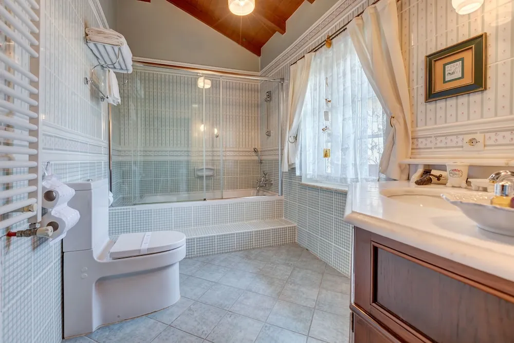 Deluxe Room with Pool & Forest View