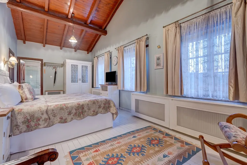 Deluxe Room with Pool & Forest View