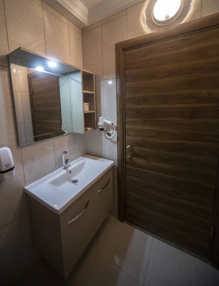 Standard Tek Büyük veya İki Ayrı Yataklı Oda, Şehir Manzaralı