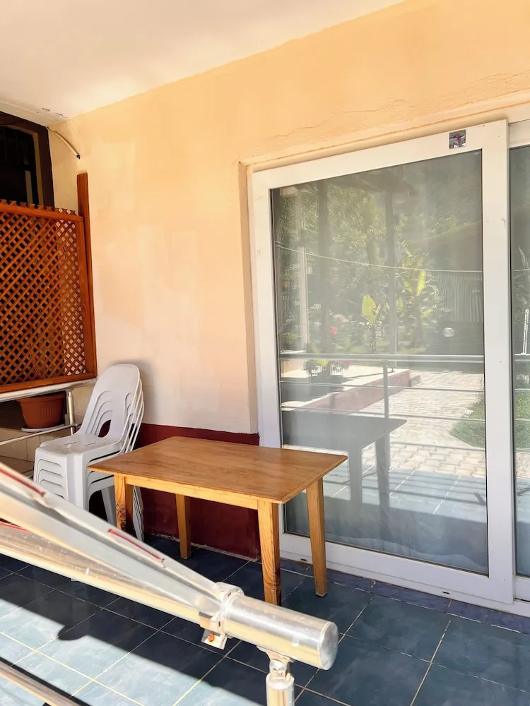 Grand Apart Daire, Bahçe Manzaralı