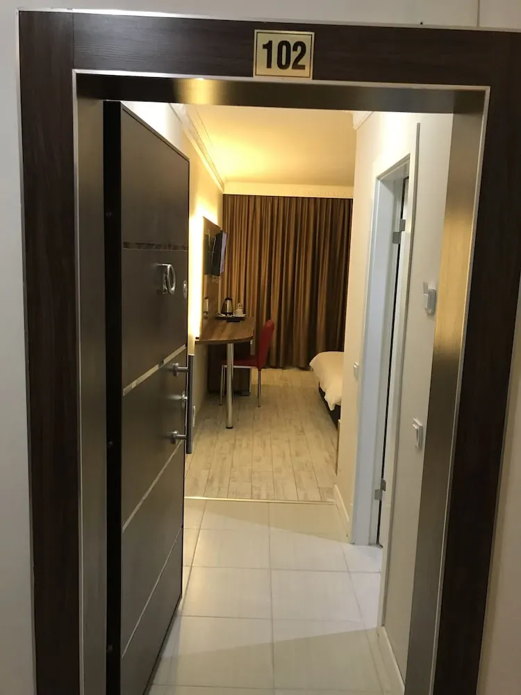 Comfort Tek Büyük Yataklı Oda