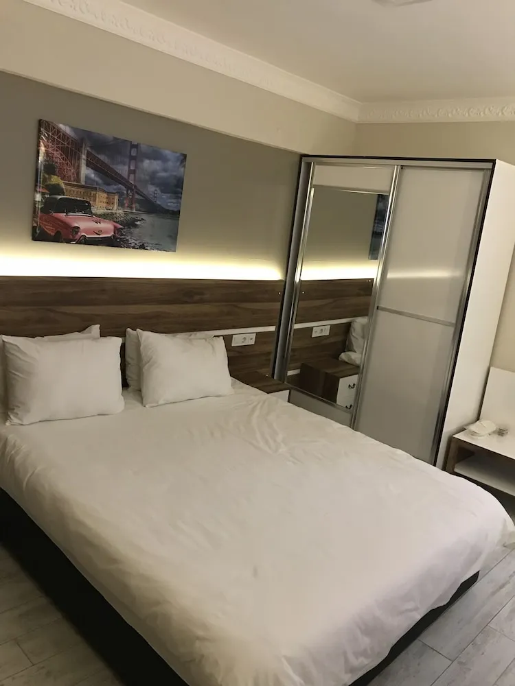 Comfort Tek Büyük Yataklı Oda