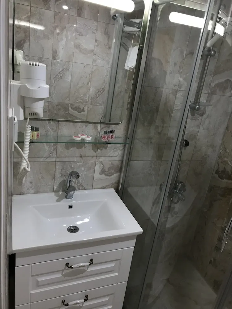Comfort Tek Büyük Yataklı Oda