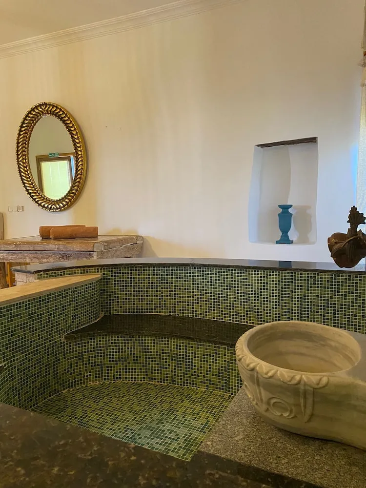 Deluxe Tek Büyük Yataklı Oda, Bahçe Manzaralı